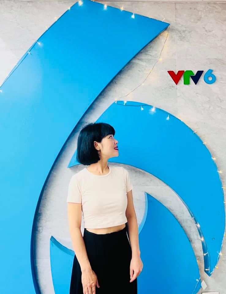 Nhà báo, MC Đỗ Bạch Dương không giấu nổi cảm xúc ngỡ ngàng, hụt hẫng. Ảnh: FBNV. 