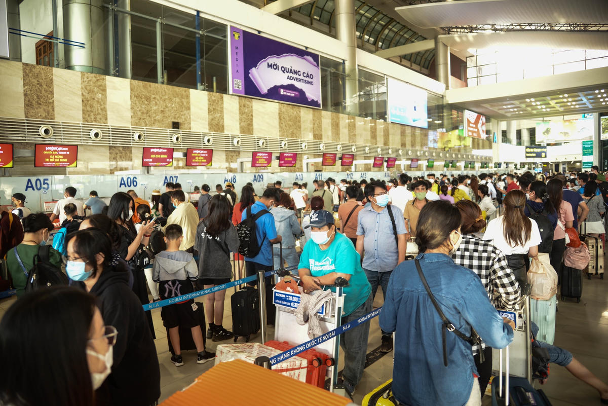 Tại các điểm check-in của các hãng máy bay luôn trong tình trạng đông đúc.