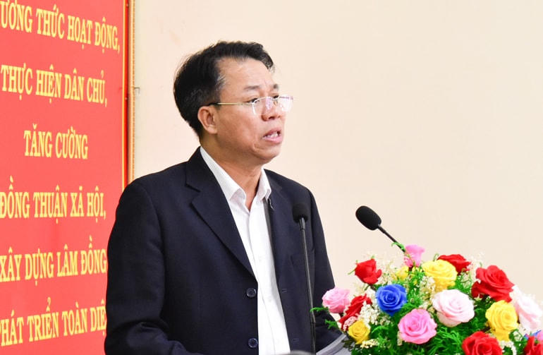 TS Lê Mậu Nhiệm - Giám đốc Trung tâm Bồi dưỡng cán bộ và Nghiên cứu khoa học, UBTƯ MTTQ Việt Nam phát biểu tại hội thảo.