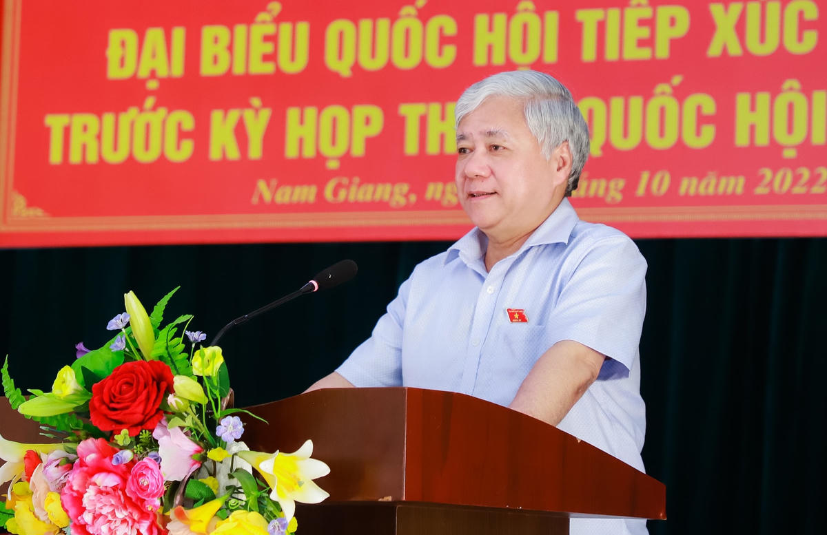 Bí thư Trung ương Đảng, Chủ tịch Uỷ ban Trung ương MTTQ Việt Nam tiếp xúc cử tri tại huyện Nam Đàn chiều ngày 11/10.