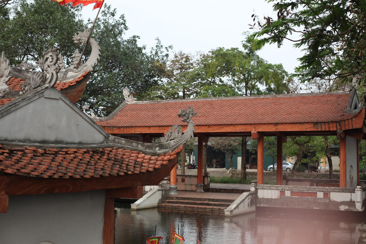 “Thủy đình” - nơi biểu diễn múa rối nước tại làng Đào Thục.