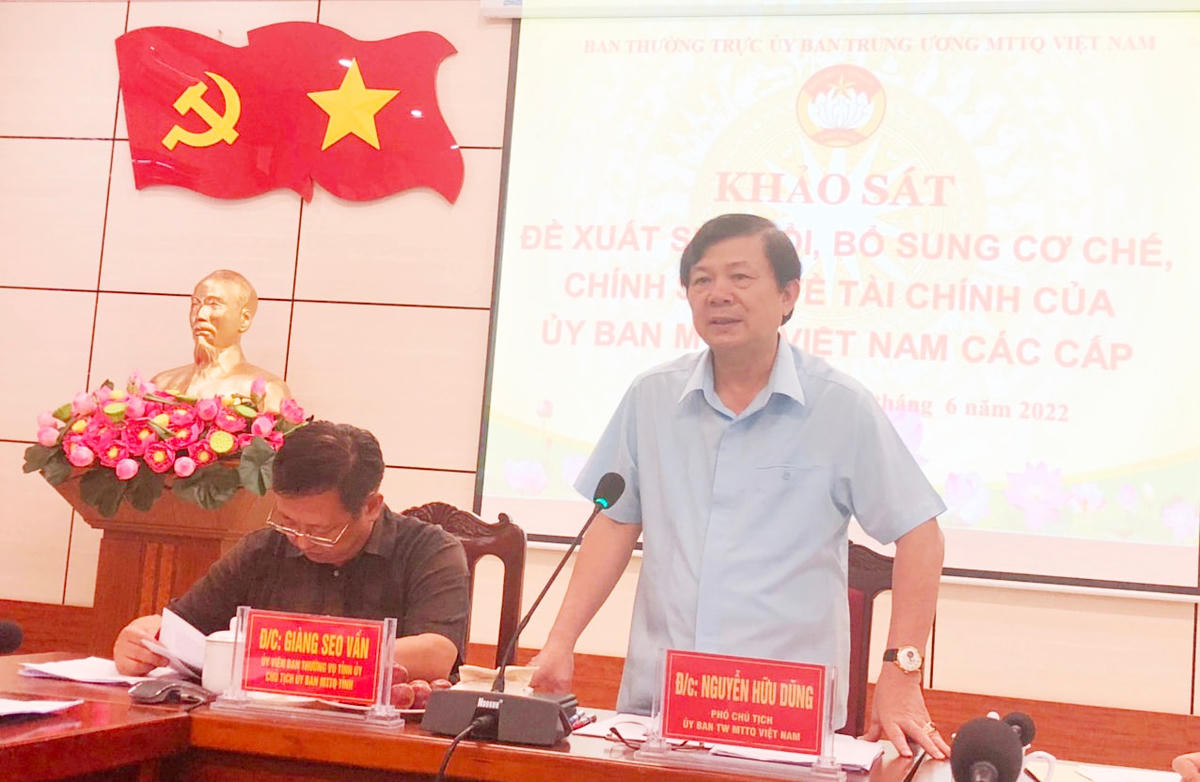 Phó Chủ tịch Nguyễn Hữu Dũng phát biểu tại cuộc làm việc.