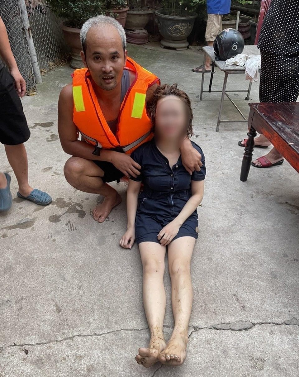 Cứu vớt được chị U. nhảy sông tự vẫn. 