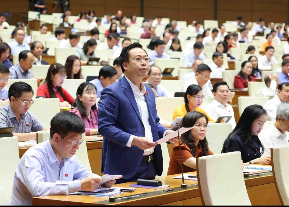 Đại biểu Quốc hội thảo luận trên nghị trường kỳ họp thứ 7, Quốc hội khóa XV. (Ảnh: TTXVN) vna_potal_quoc_hoi_thao_luan_ve_ke_hoach_phat_trien_kinh_te_-_xa_hoi_va_ngan_sach_nha_nuoc_7400740.jpg