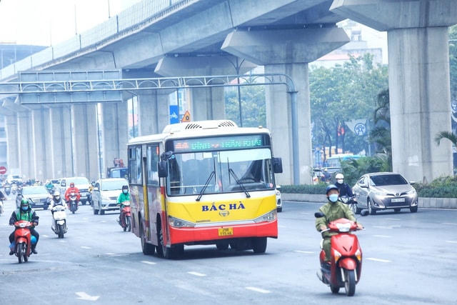 Nhiều người dân không lựa chọn xe buýt làm phương tiện di chuyển.