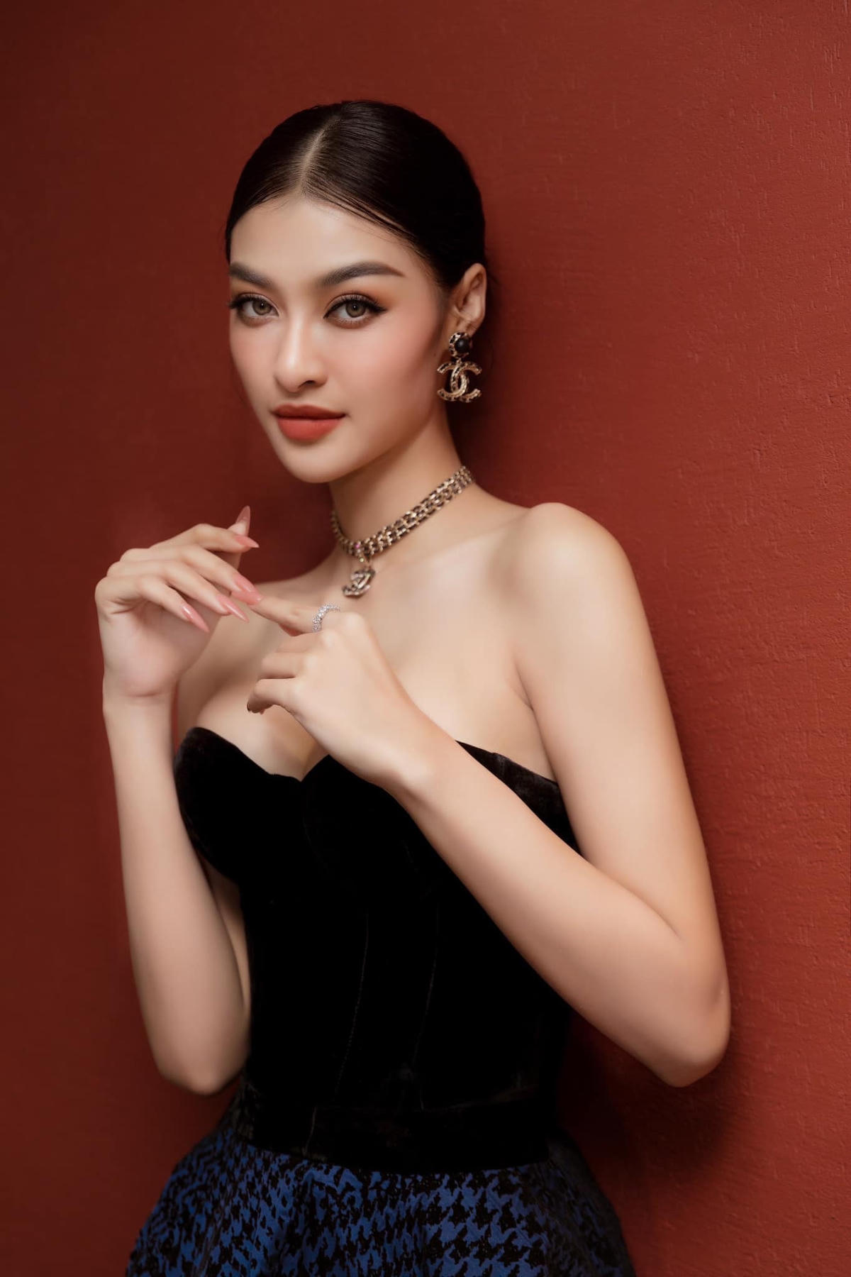 Những đường nét trên gương mặt của người đẹp sinh năm 2000 ngày càng sắc sảo hơn. Bên cạnh đó, body nóng bỏng cũng giúp Kiều Loan tự tin hơn khi theo đuổi phong cách gợi cảm.