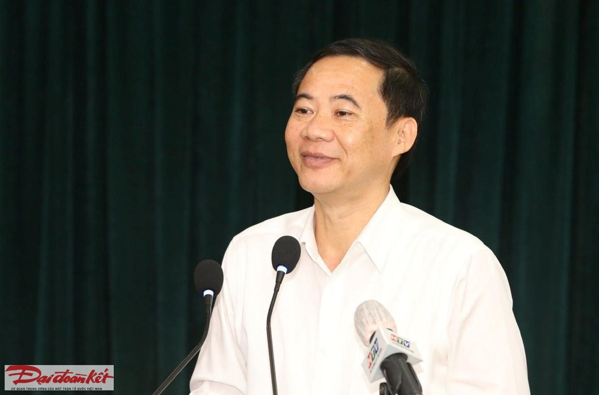 Phó Trưởng Ban Nội chính Trung ương Nguyễn Thái Học giới thiệu về cuốn sách của Tổng Bí thư Nguyễn Phú Trọng (Ảnh: Hồng Phúc).