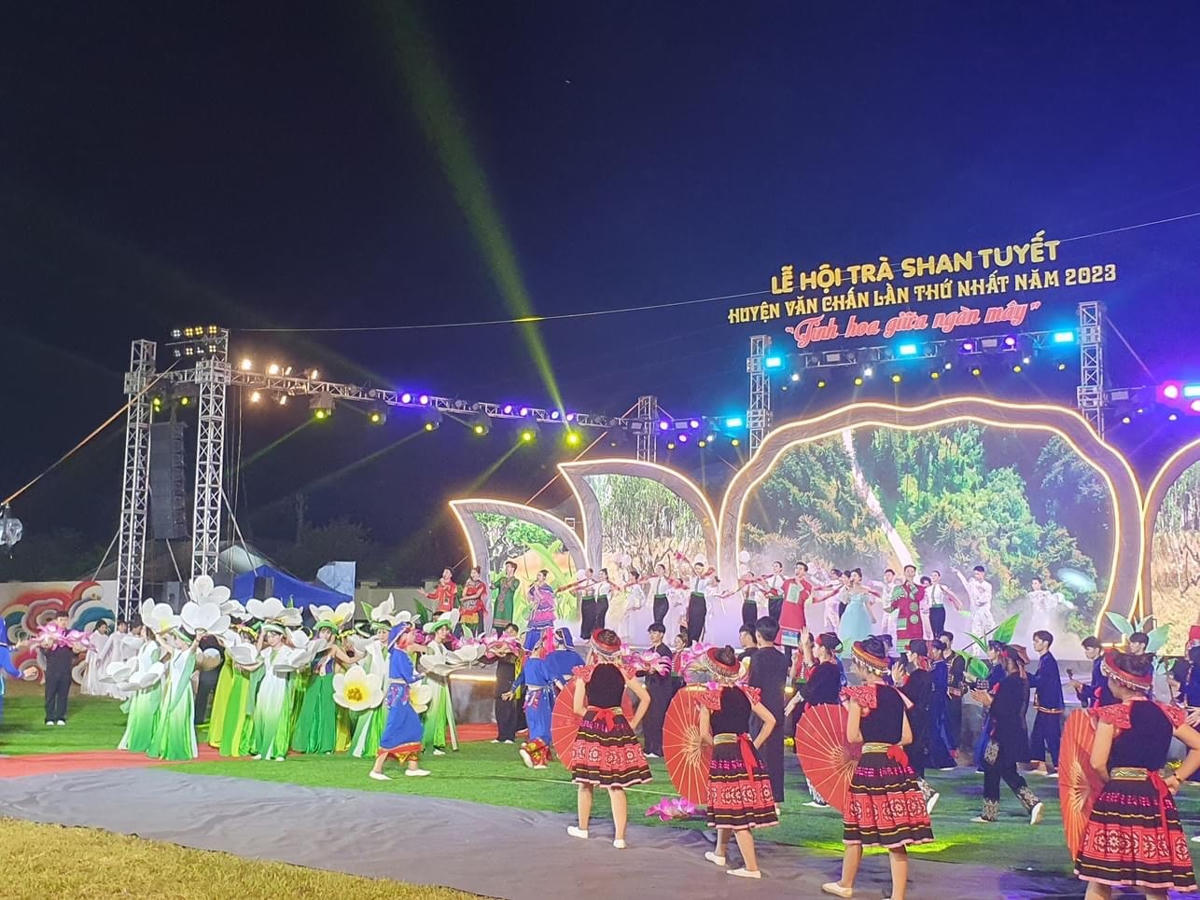 Lễ hội tôn vinh cây chè Shan tuyết cổ thụ Suối Giàng