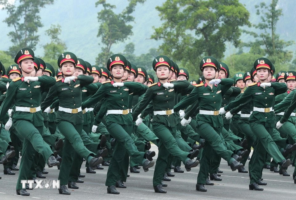 Khối nữ quân y tham gia hợp luyện. (Ảnh: Trọng Đức/TTXVN)