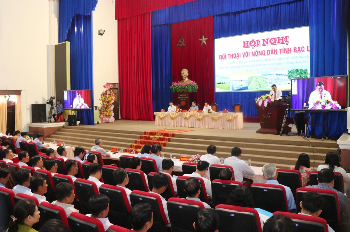 Quang cảnh buổi đối thoại giữa Chủ tịch UBND tỉnh Bạc Liêu với hội viên nông dân trên địa bàn tỉnh.