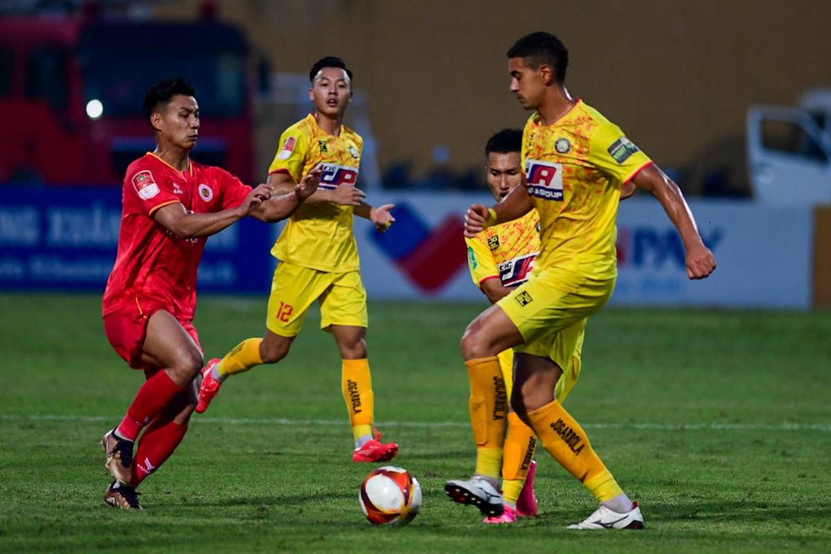CLB Công an Hà Nội hòa Thanh Hóa FC ở vòng hạ màn. Ảnh: Đức Cường