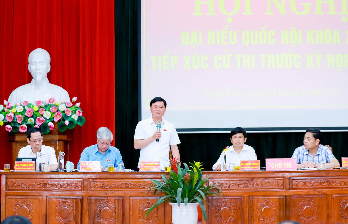 Ông Thái Thanh Quý, Bí thư Tỉnh ủy Nghệ An giải đáp 1 số thắc mắc đến cử tri TP Vinh.