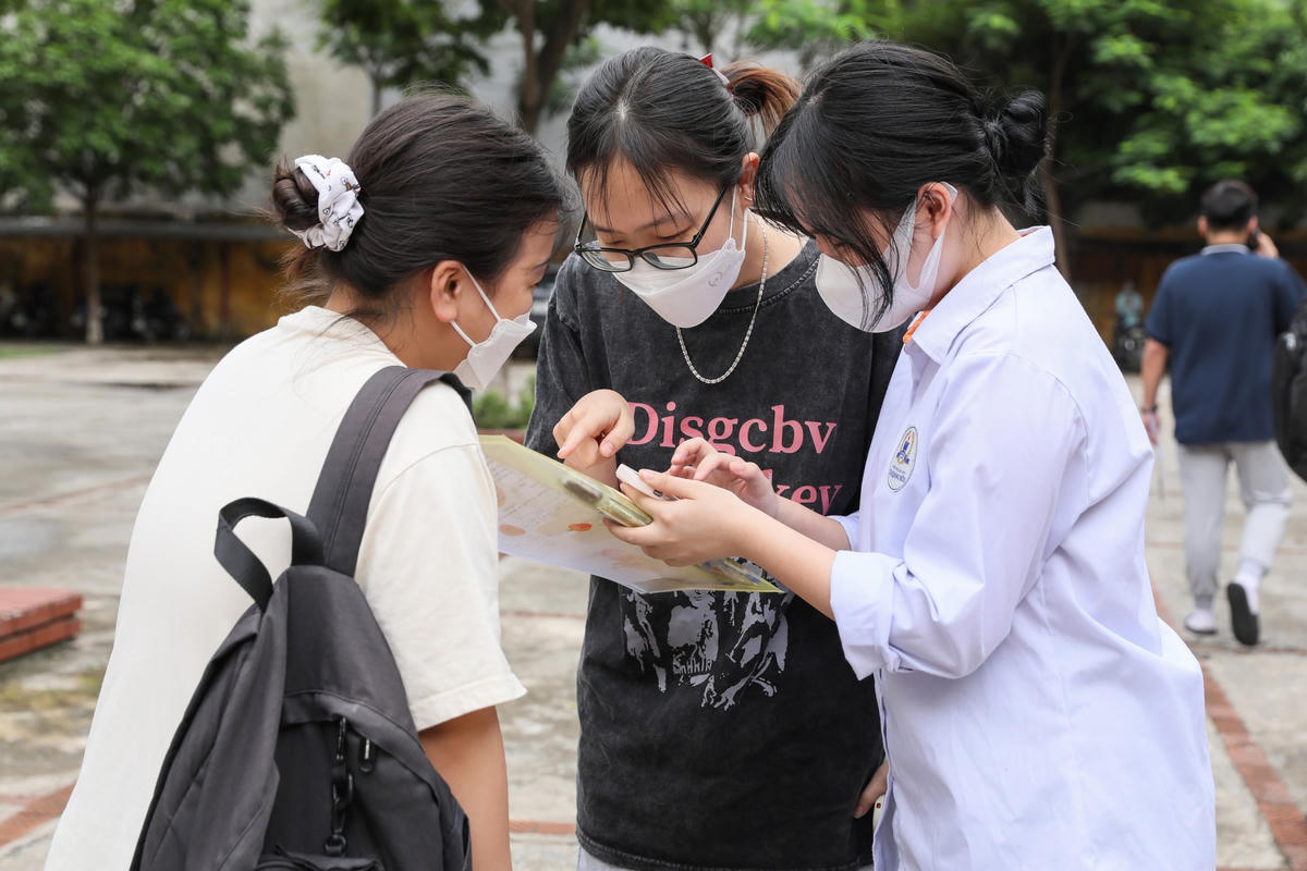 Thí sinh Hà Nội thi vào THPT năm học 2023 - 2024. Ảnh: Quang Vinh.