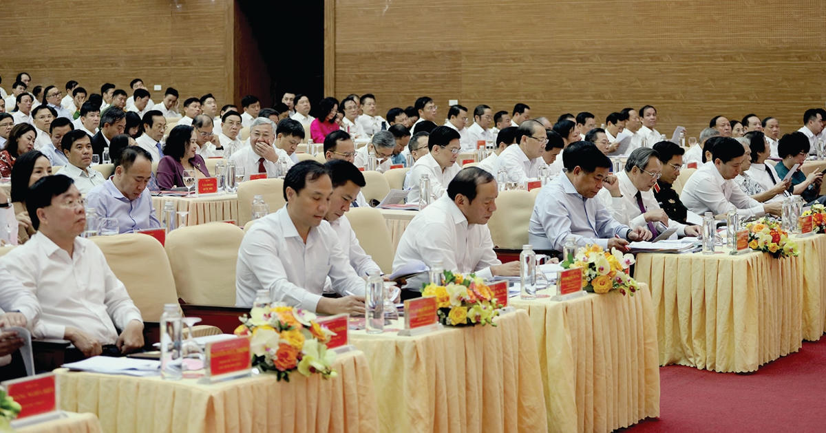 Đại diện lãnh đạo các Ban, Bộ ngành Trung ương, lãnh đạo địa phương tham dự Hội nghị. Ảnh Điền Bắc.