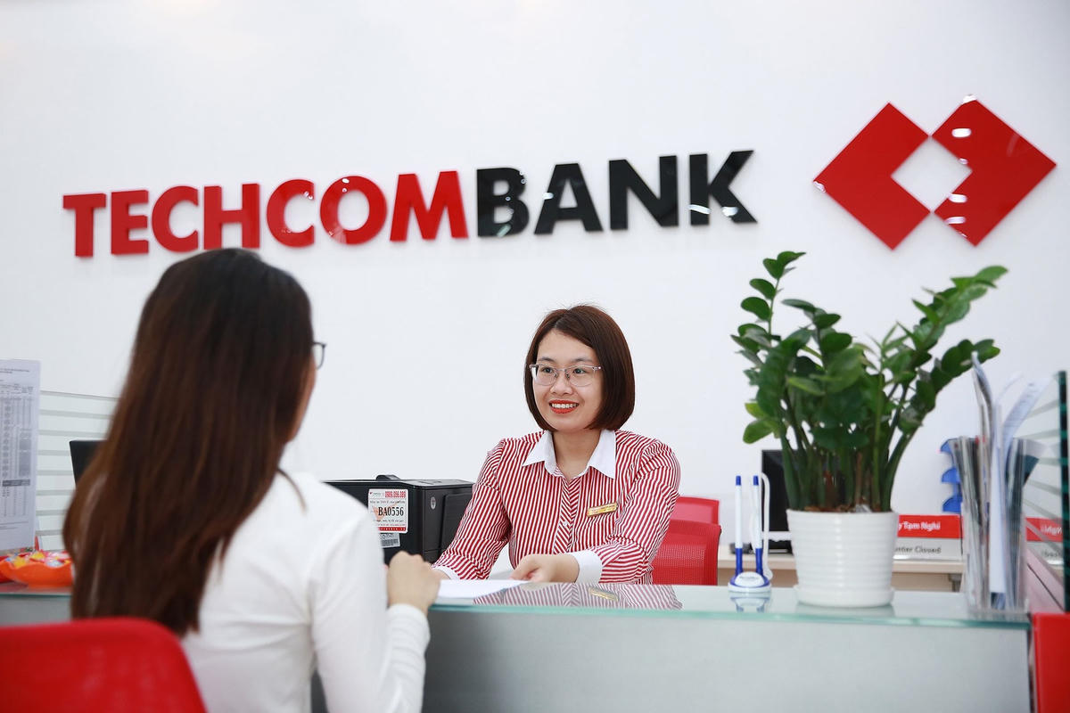 Techcombank báo lãi hơn 14 nghìn tỷ đồng trong nửa đầu năm