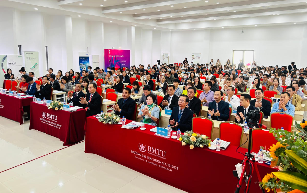 Các đại biểu về dự Hội nghị.