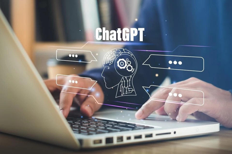 Ứng dụng ChatGPT có thể trả lời bất cứ câu hỏi nào khi người dùng yêu cầu.  