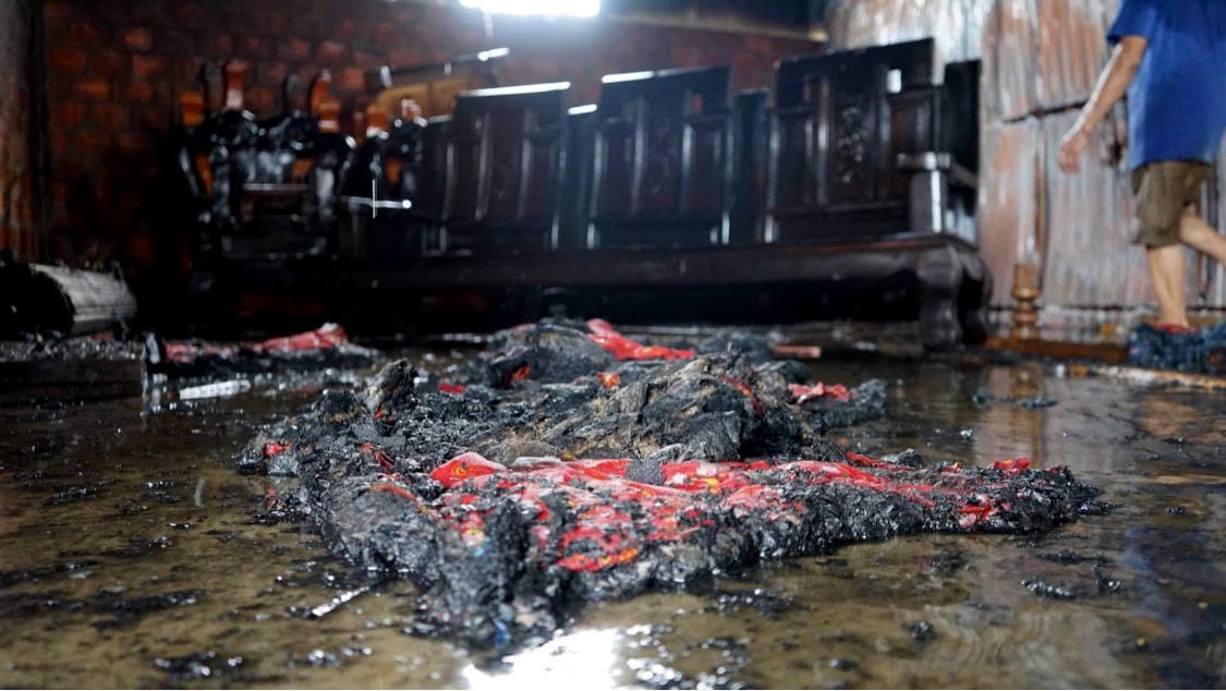 Đám cháy thiêu rụi nhiều tài sản.