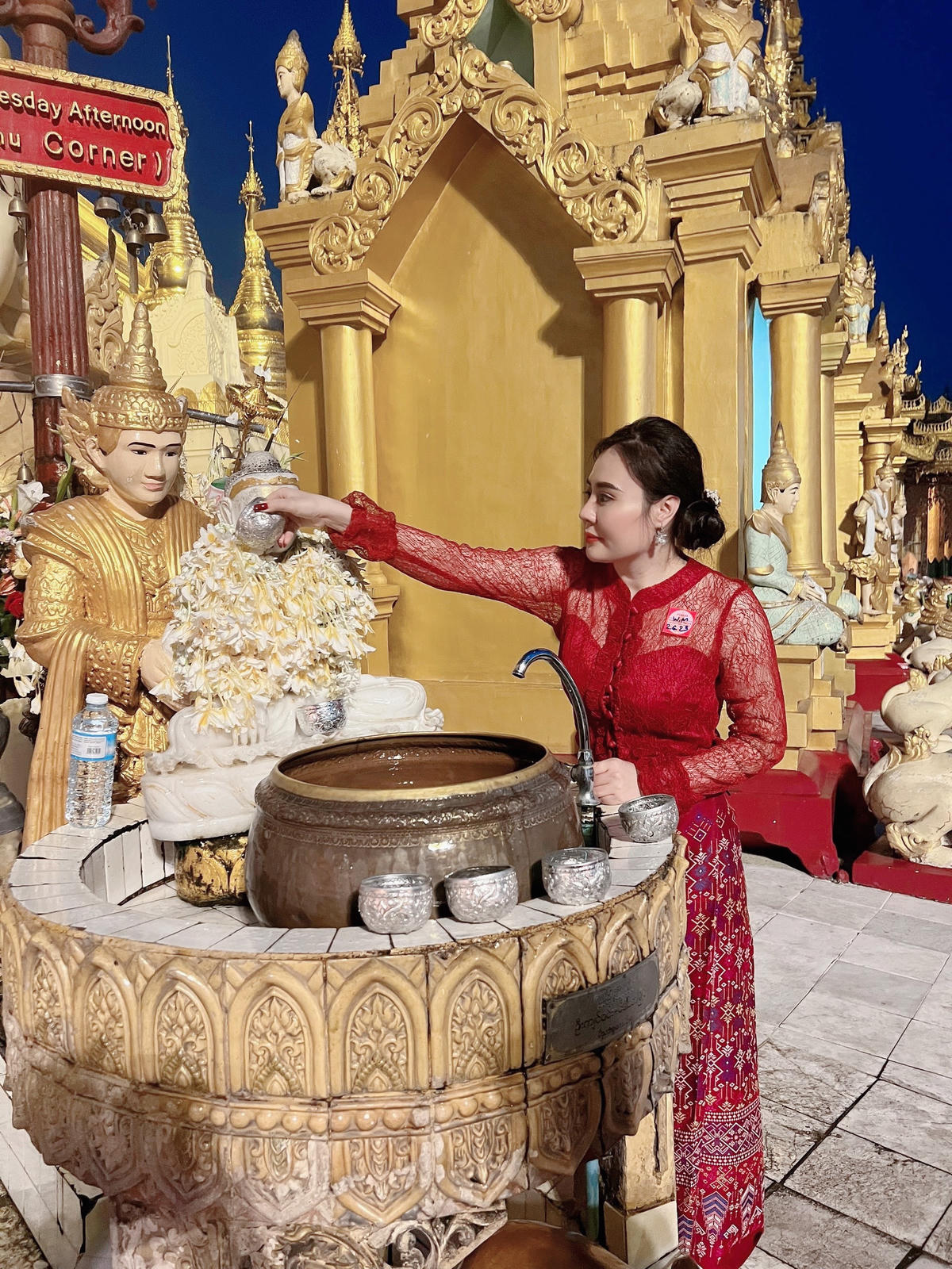 Hoa hậu Kim Oanh trải nghiệm văn hóa tại ngôi chùa nổi tiếng nhất Myanmar.