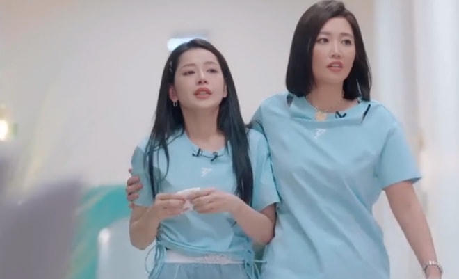 Chi Pu nhiều lần khóc nức nở trong qua trình tập luyện.