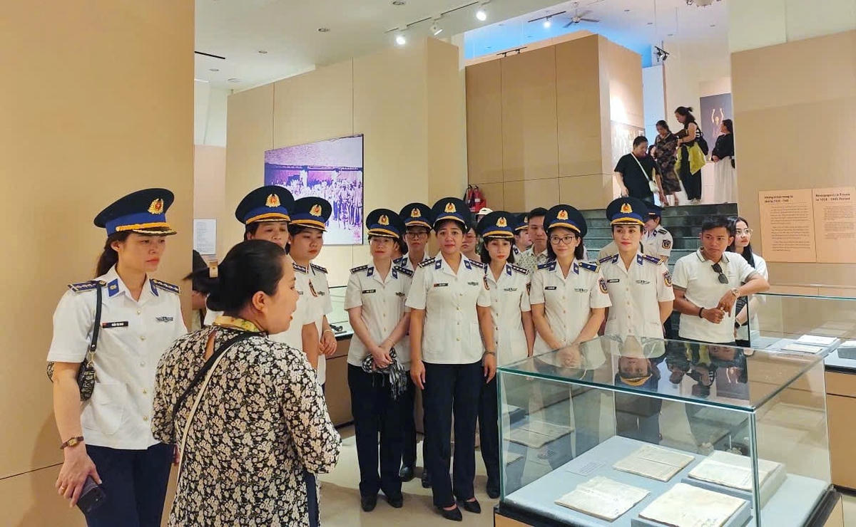 Tham quan Bảo tàng Côn Đảo