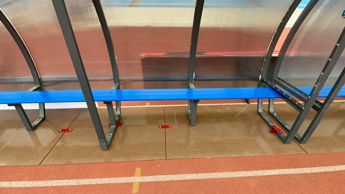 Khu Liên hợp thể thao quốc gia đã cho lắp chặt các ốc vít ở cabin. Ảnh: Báo Thanh Niên.