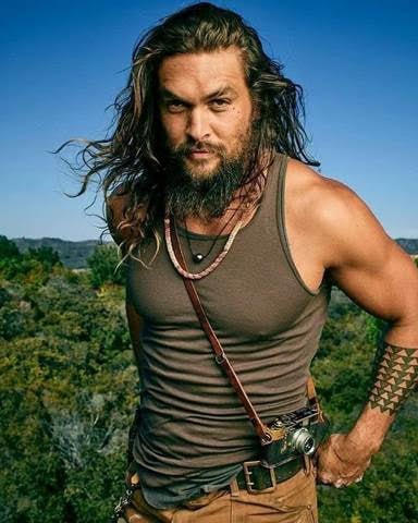 Tài tử Jason Momoa gây ấn tượng với tạo hình hoang dã. 