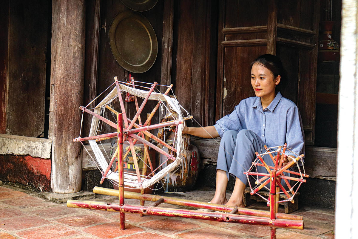 Nghề dệt truyền thống  là một nét đẹp văn hóa được lưu giữ.  