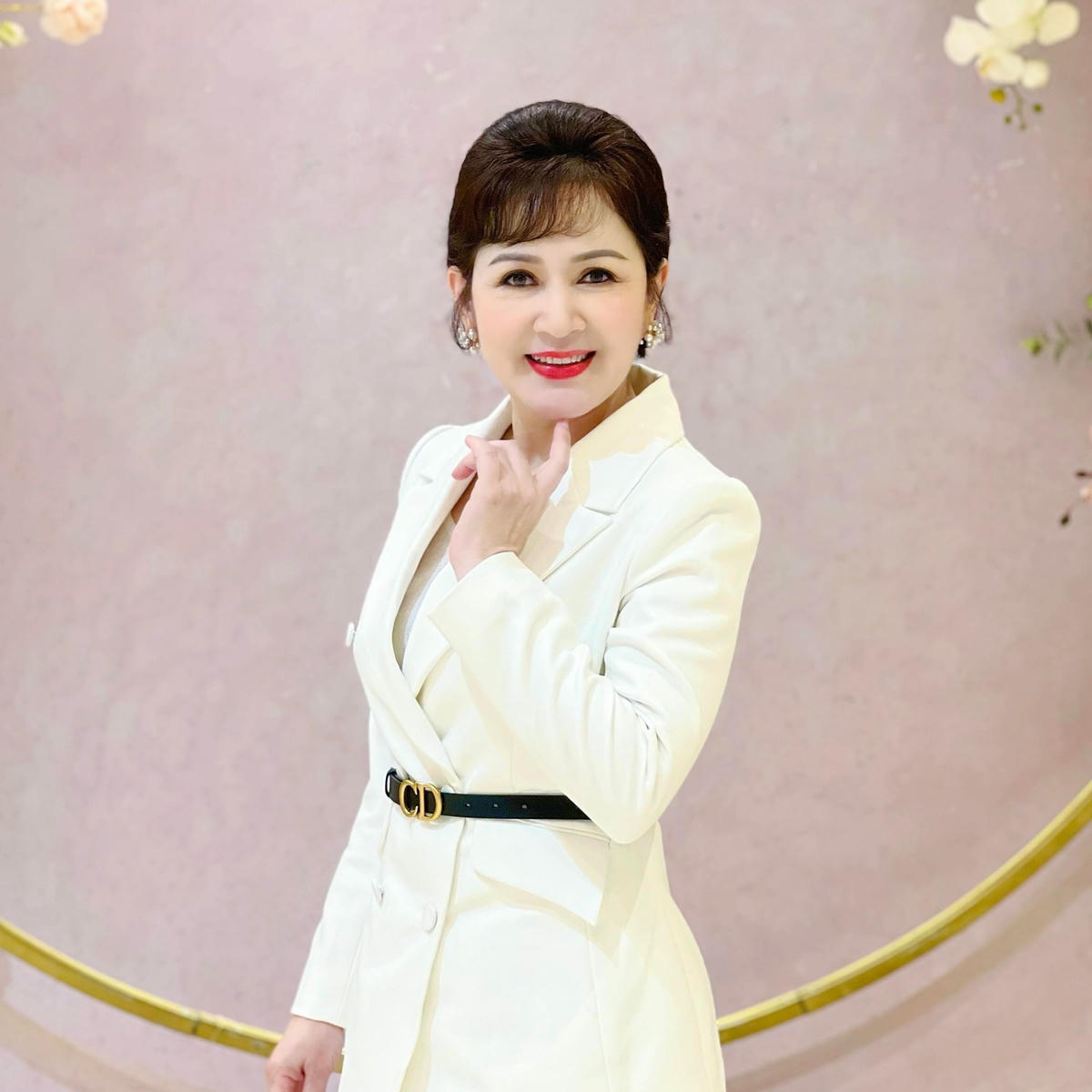 . NSND Minh Hòa chinh phục người xem khi thể hiện được tâm lý, tính cách nhân vật cùng nhan sắc trẻ trung dù đã ở tuổi U60.