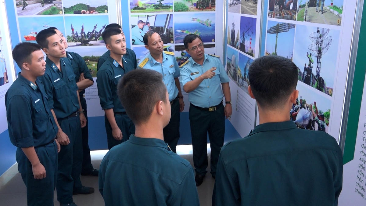 TP Hồ Chí Minh triển lãm kỷ niệm 50 năm bản hùng ca Điện Biên Phủ trên không