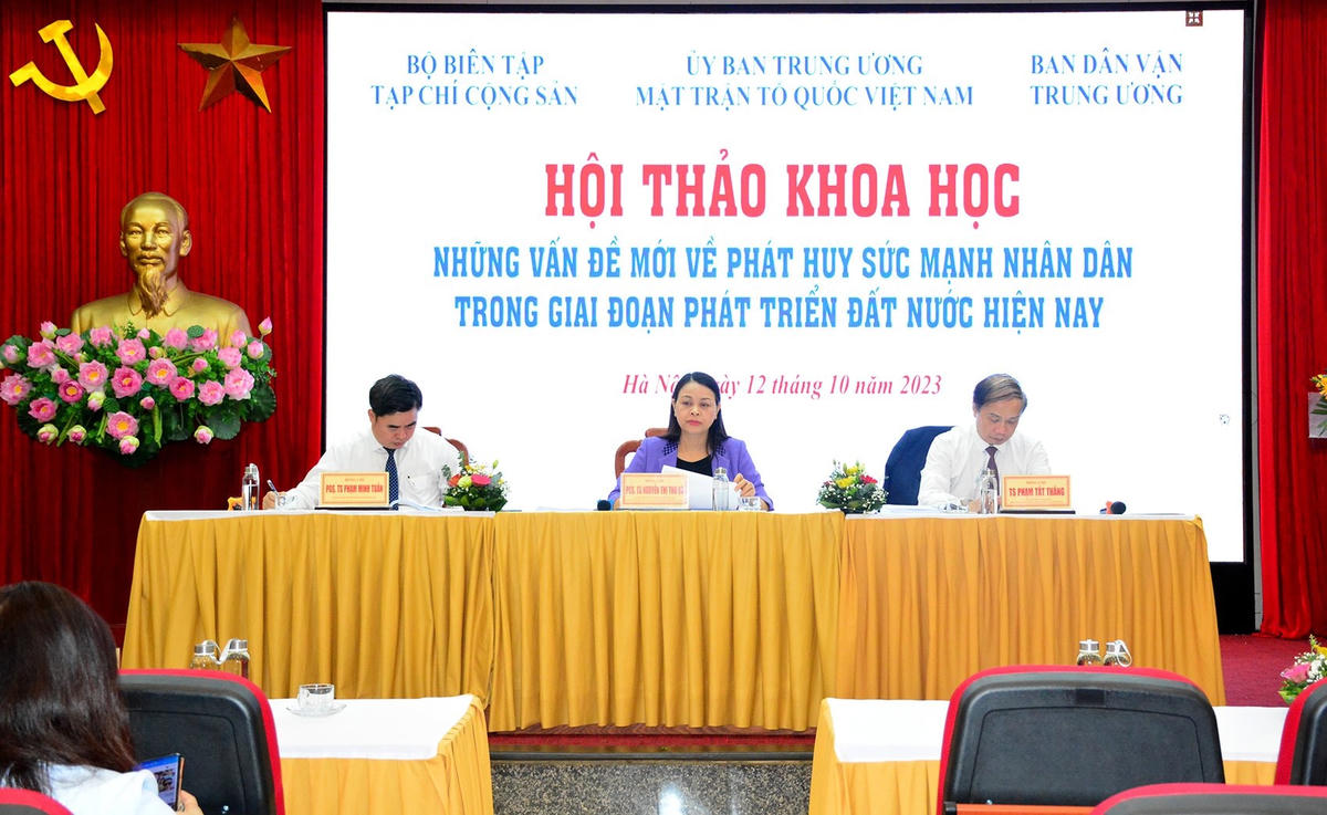 PGS.TS Nguyễn Thị Thu Hà, Uỷ viên Trung ương Đảng, Phó Chủ tịch – Tổng thư ký Uỷ ban Trung ương Mặt trận Tổ quốc Việt Nam; TS Phạm Tất Thắng, Uỷ viên Trung ương Đảng, Phó trưởng Ban Thường trực Ban Dân vận Trung ương; PGS.TS Phạm Minh Tuấn, Phó Tổng biên tập phụ trách Tạp chí Cộng sản, đồng chủ trì hội thảo.