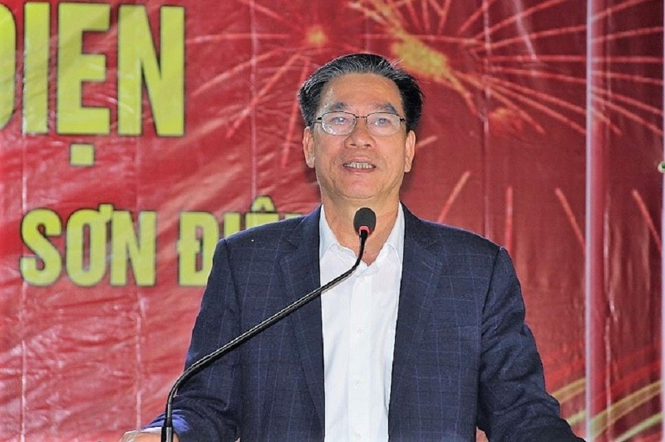 Ông Phạm Bá Oai, Tỉnh ủy viên, Giám đốc Sở Công Thương phát biểu, chung vui cùng bà con bản Xa Mang.