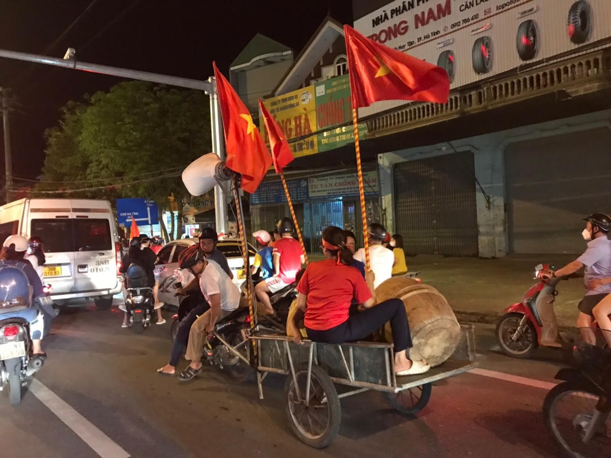 Một cách ăn mừng độc đáo của người dân Hà Tĩnh.