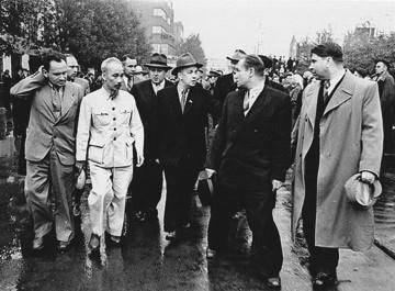 Chủ tịch Hồ Chí Minh thăm nhà máy Uralmash (thành phố Sverdlovsk) trong chuyến thăm hữu nghị chính thức Liên Xô, tháng 7/1955. (Ảnh: Tư liệu/TTXVN phát)