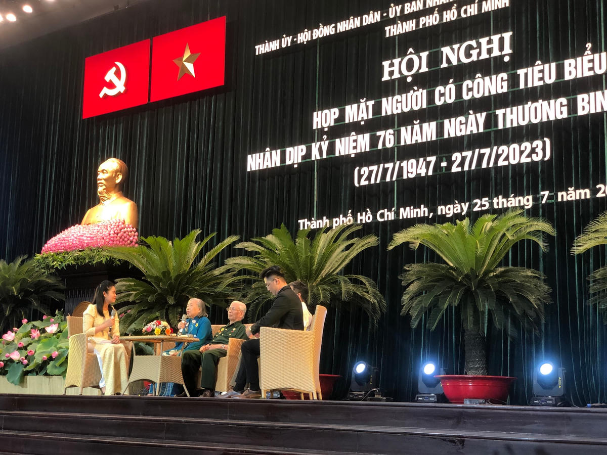 Quang cảnh họp mặt người có công tiêu biểu nhân dịp kỷ niệm 76 năm Ngày thương binh - liệt sĩ (27/7/1947 – 27/7/2023).