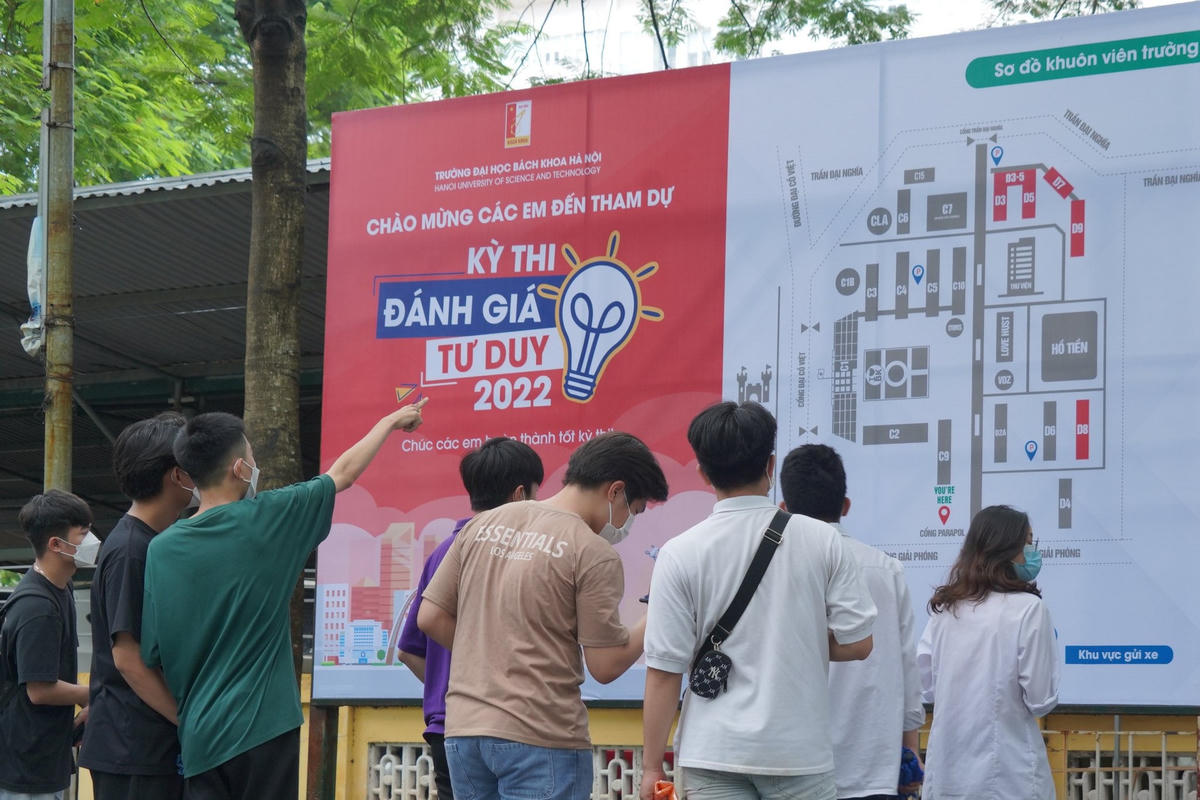 Thí sinh dự Kỳ thi đánh giá tư duy vào ĐH Bách khoa Hà Nội năm 2022. Ảnh: TL.
