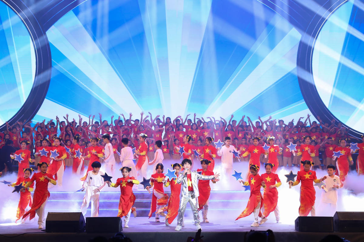 Chương trình nghệ thuật "We are future" được dàn dựng công phu với sự tham gia của 3.000 diễn viên.
