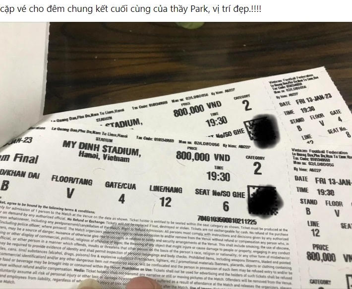 Trên mạng xã hội, nhiều người chia sẻ bài đăng bán vé chung kết lượt đi AFF Cup.