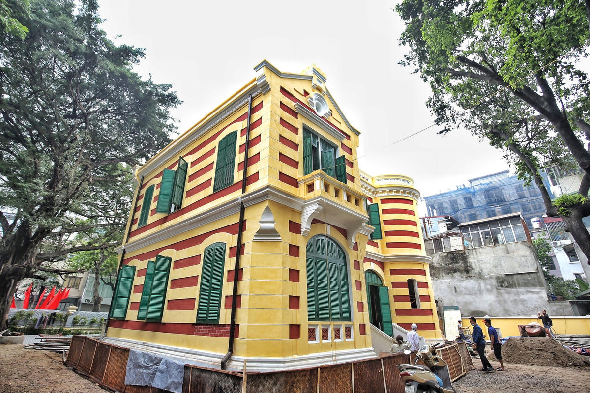 Do căn biệt thự xuống cấp nghiêm trọng, ngày 27/4/2022, UBND quận Hoàn Kiếm khởi công dự án bảo tồn, sửa chữa, chống xuống cấp nhà biệt thự 49 Trần Hưng Đạo - 46 Hàng Bài.