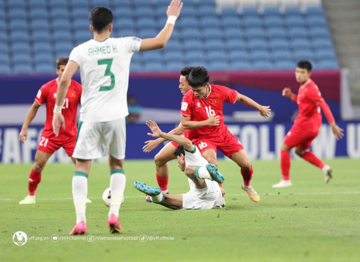 U23 Việt Nam thi đấu nỗ lực. Ảnh: VFF.