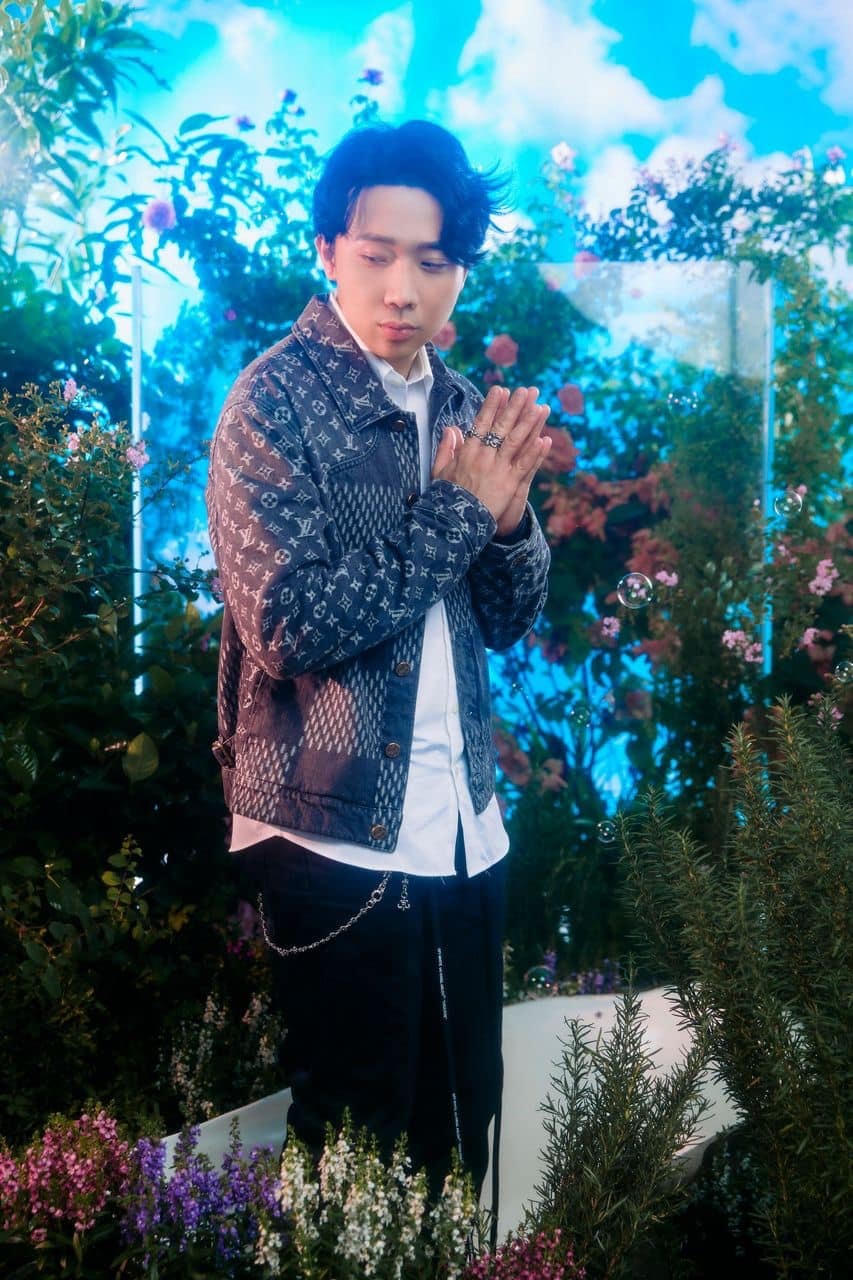 Hậu ồn ào từ thiện, Trấn Thành nhanh chóng trở lại với guồng quay của công việc, anh nhận show và tiếp tục phủ sóng các chương trình truyền hình.