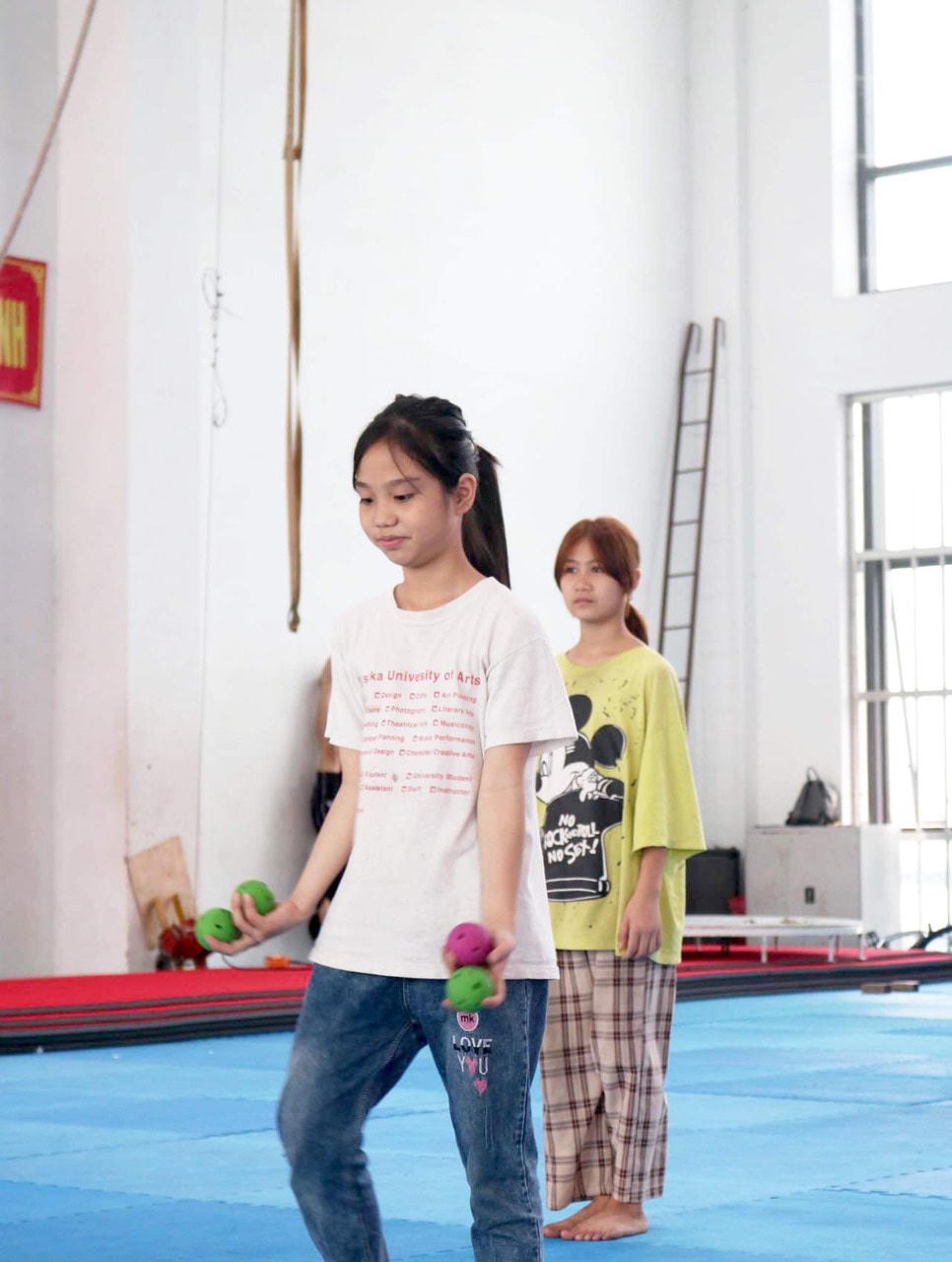 Sinh viên năm nhất Trường Xiếc phải có mặt tại trường lúc 7h để tham gia tập luyện.