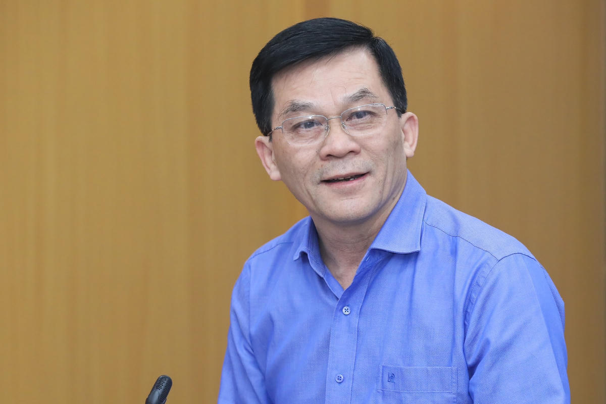 Thứ trưởng, Phó Chủ nhiệm Ủy ban Dân tộc Nông Quốc Tuấn báo cáo tại Hội nghị.