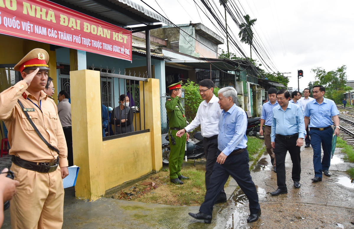 Chủ tịch Đỗ Văn Chiến dự Lễ bàn giao Nhà Đại đoàn kết tại Đà Nẵng