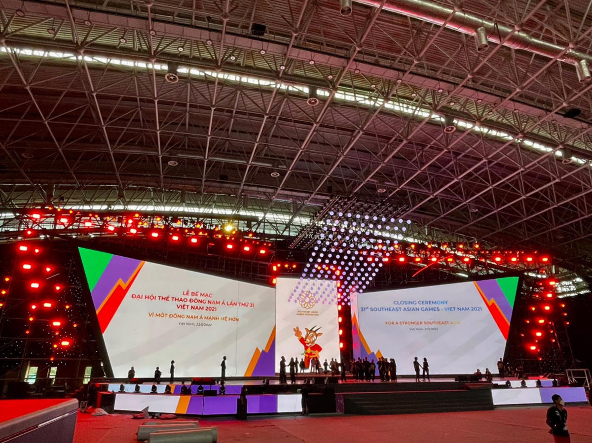 Sân khấu Lễ bế mạc SEA Games 31 tại Cung Điền kinh Hà Nội (Ảnh: Ban Tổ chức).