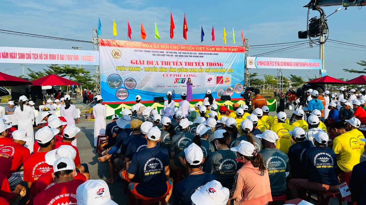 Quang cảnh buổi Lễ tuyên bố Giải đua thuyền truyền thống lần thứ 26 cúp Phú Long.         .