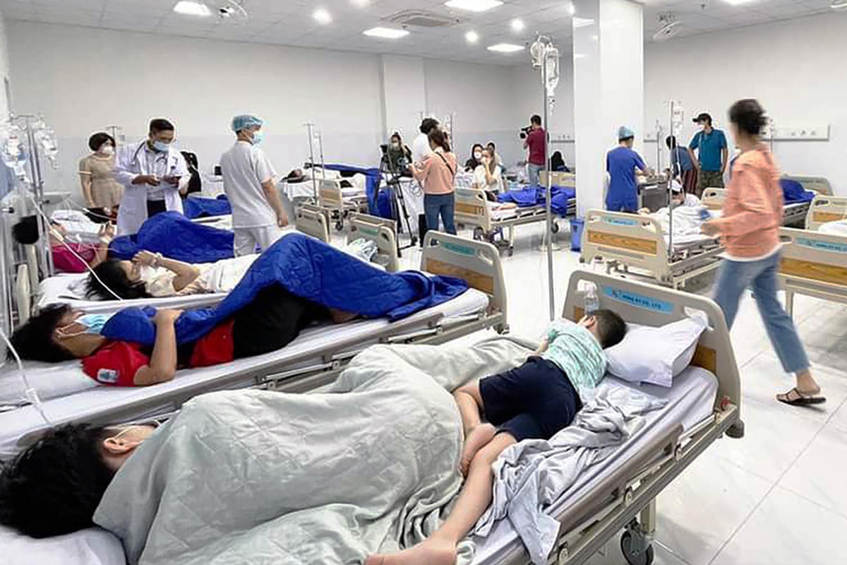 Hàng trăm học sinh Trường ISchool Nha Trang đã phải nhập viện sau buổi học bán trú ngày 17/11. Ảnh: Xuân Ngọc.