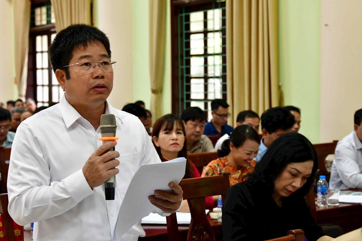 Cử tri nêu ý kiến tại Hội nghị.