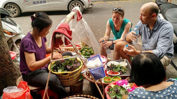 Món ăn đường phố của Việt Nam hấp dẫn du khách quốc tế.