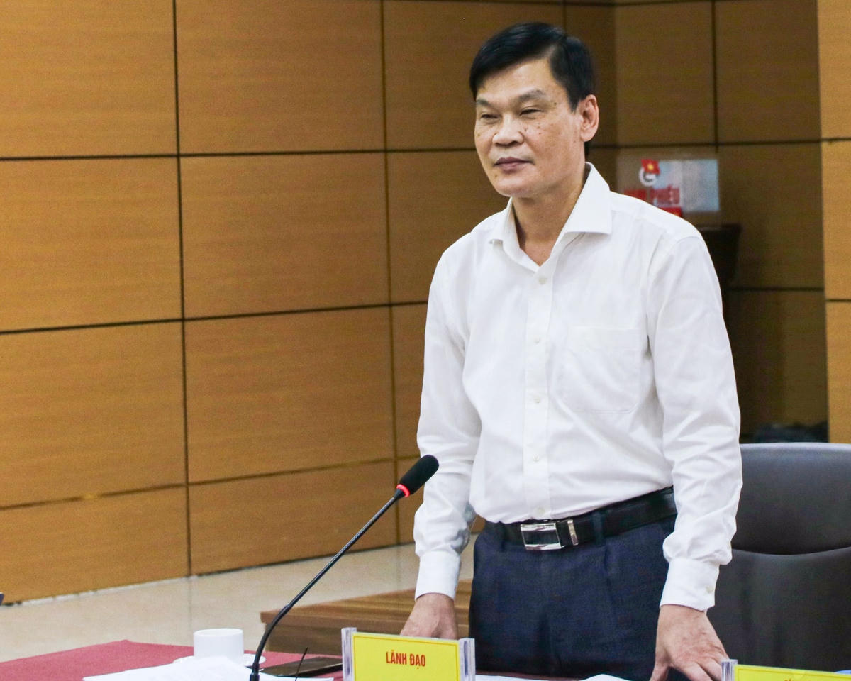 Ông Vũ Kiên Cường, Trưởng Ban Quản lý vịnh Hạ Long phát biểu tại Hội nghị Thông tin báo chí thường kỳ.